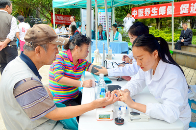 中秋享健康,義診進(jìn)社區(qū)