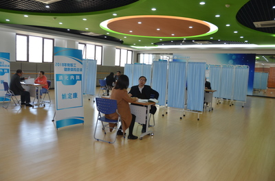 我校邀請資深醫學專家來校開展專項健康咨詢